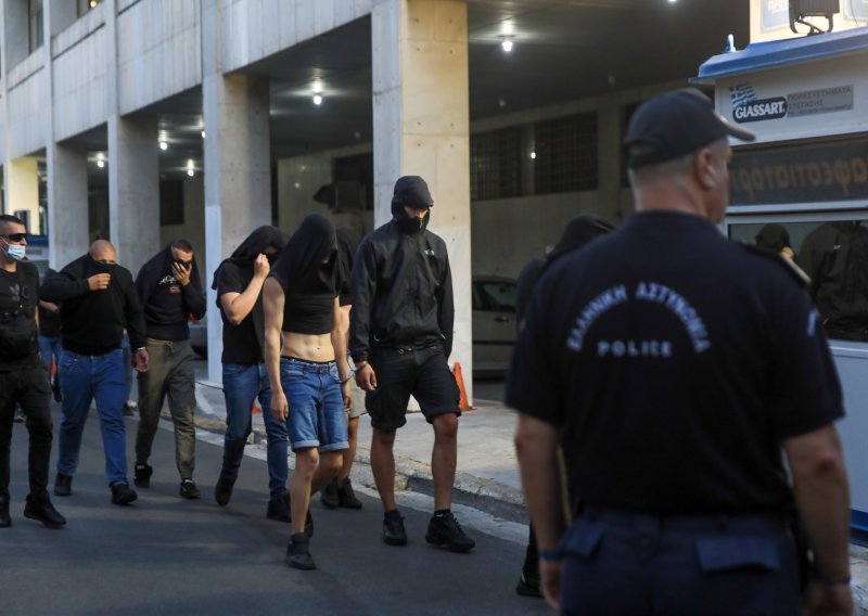 Uhićeni u Grčkoj danas izlaze pred tužitelja, još 50 hrvatskih huligana u bijegu