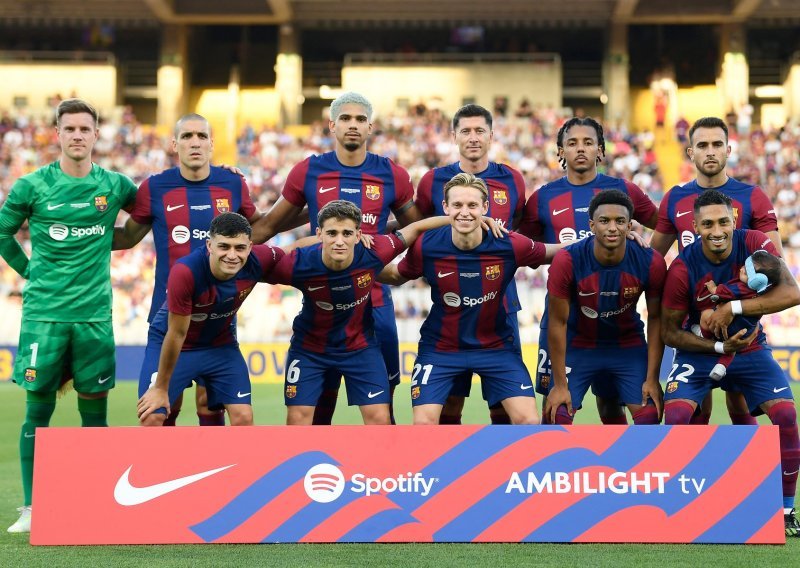 Barcelona u nedjelju igra prvu utakmicu, ali ima samo 11 registriranih igrača