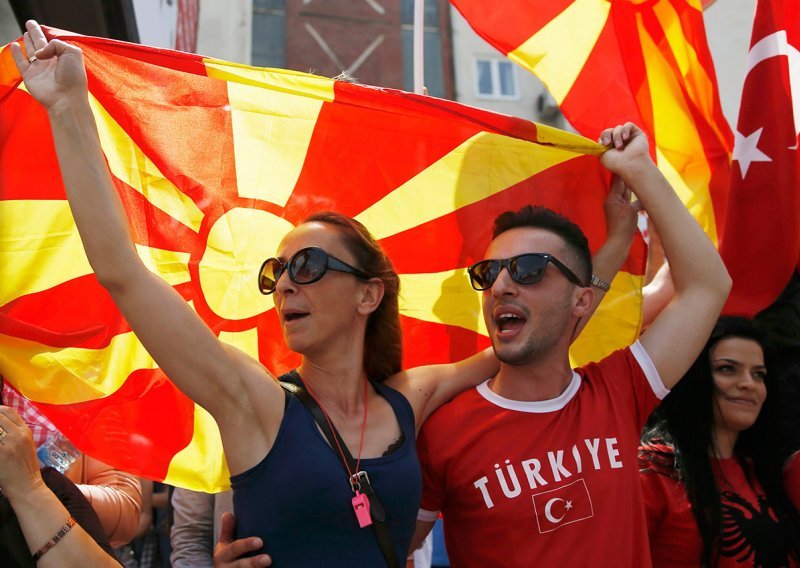 Prosvjed pred makedonskim veleposlanstvom u subotu