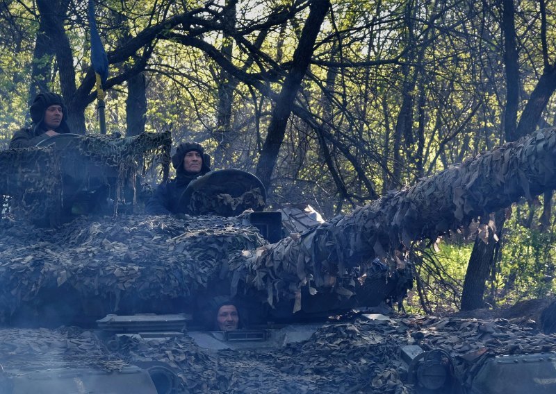 Ukrajinci proučavaju osvojeno oružje: Evo zašto je ruski tenk puno bolji...