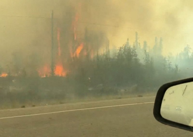 Vatrena drama na sjeveru: Kanada zbog požara evakuira cijeli jedan grad