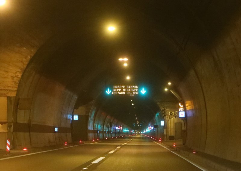 Zbog gustoće prometa povremeno se prekida promet u tunelima na A1