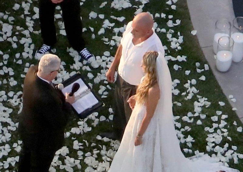 Zvijezda 'Zakona braće' oženio Tish Cyrus u privatnoj ceremoniji
