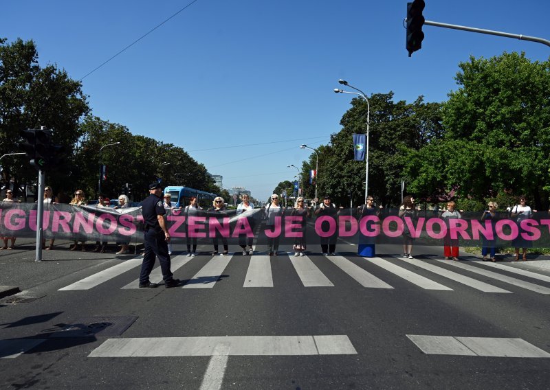 Žene u Zagrebu blokirale promet: Traže da femicid bude zasebno kazneno djelo u zakonu