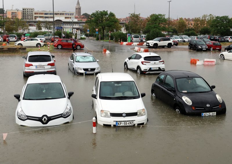 Oštećeno vam je vozilo u poplavi? Evo što o popravku misle ovlašteni slovenski serviseri