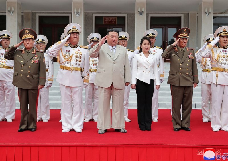 Kim Jong Un zatražio jačanje pomorskih snaga: 'Prijeti nam nuklearni rat'