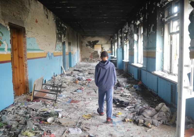 Od početka rata u Ukrajini uništeno više od tisuću škola