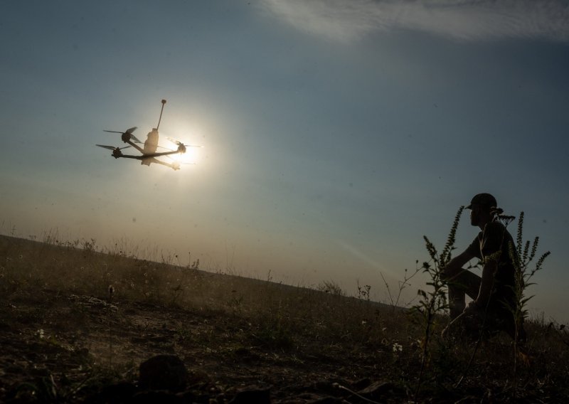 Rusija tvrdi da je srušila dronove i uništila ukrajinske vojne glisere