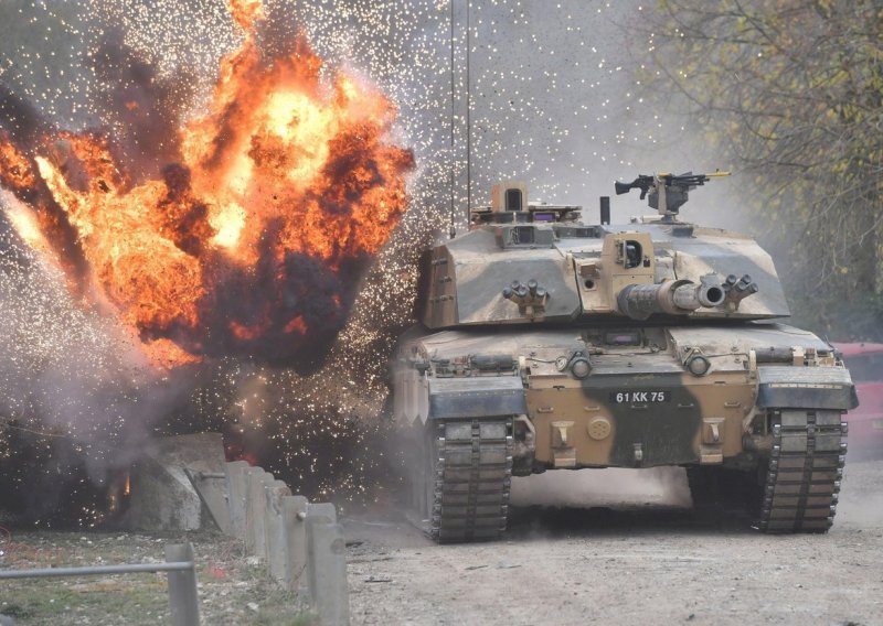 Pojavila se snimka: Rusi uništili prvi britanski tenk Challenger u Ukrajini