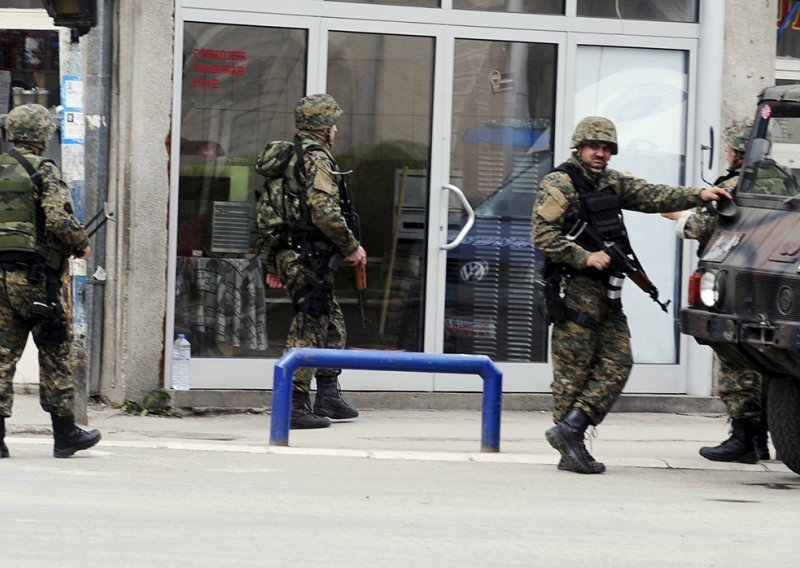 Pogledajte snimku predaje terorista u Kumanovu