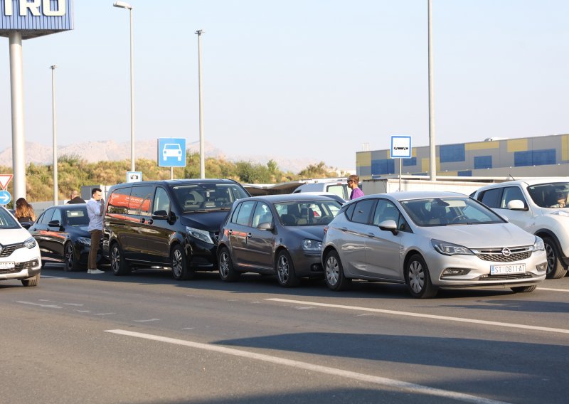 Šest automobila sudjelovalo u lančanom sudaru u Kaštel Sućurcu