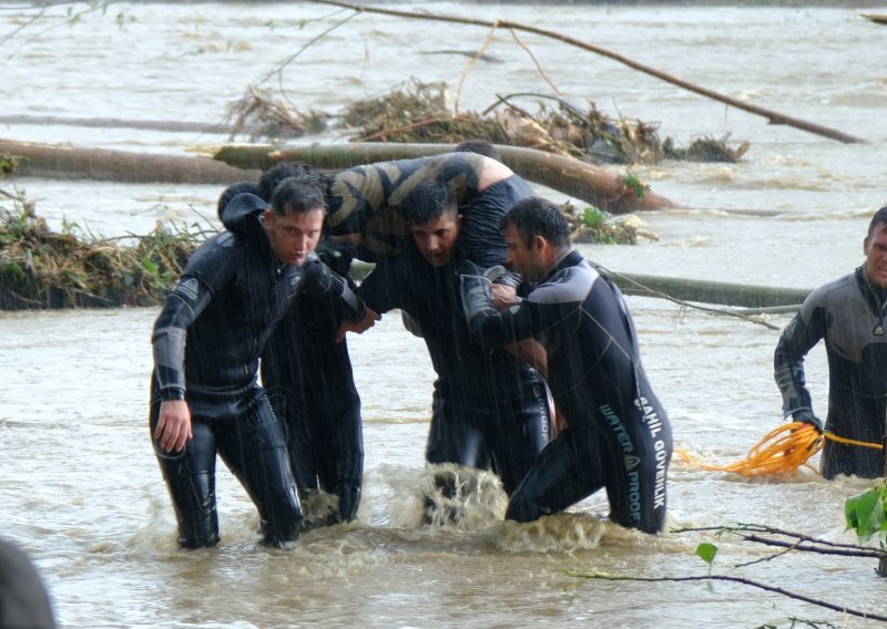Katastrofalna oluja: U Bugarskoj i Turskoj ima mrtvih i nestalih, odmarališta odsječena
