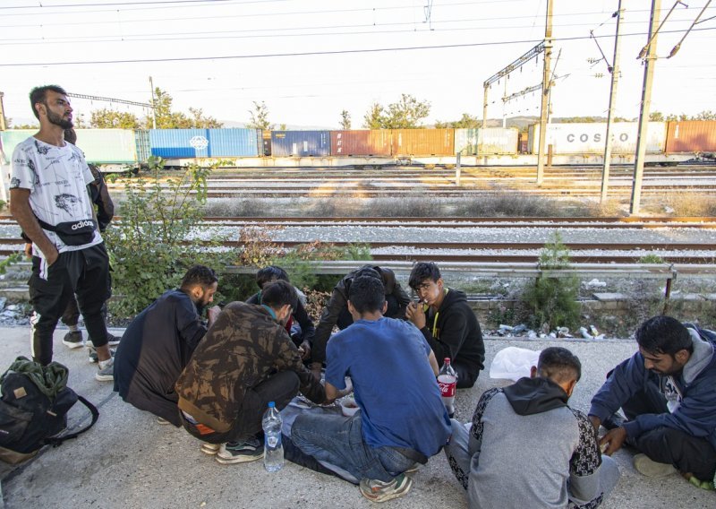 Nastavlja se pritisak migranata na Slunj: 'Desetak ih je ušlo u moje dvorište'