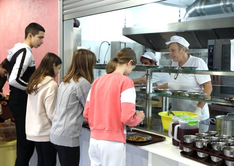 Zagreb: 1500 učenika više moći će konzumirati topli obrok u školi
