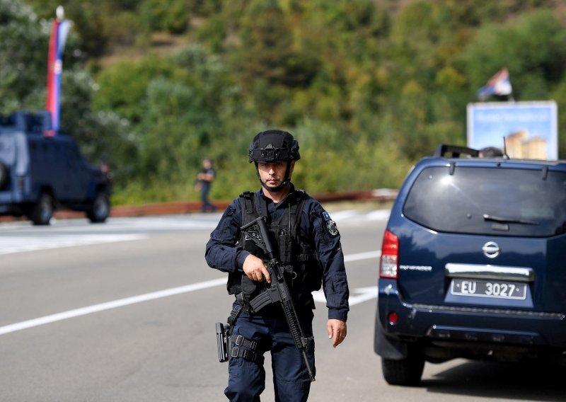 Eskalacija nasilja na Kosovu: Ubijen policajac, maskirani napadači provalili u samostan