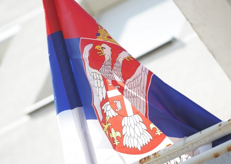 Na kosovskom veleposlanstvu u Zagrebu osvanula naljepnica srpske zastave