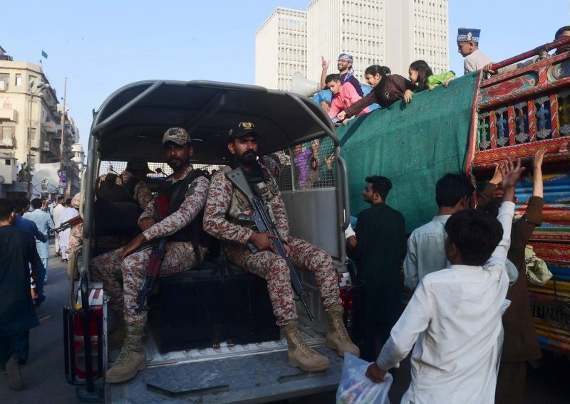 Najmanje 57 mrtvih u napadu na dvije džamije u Pakistanu