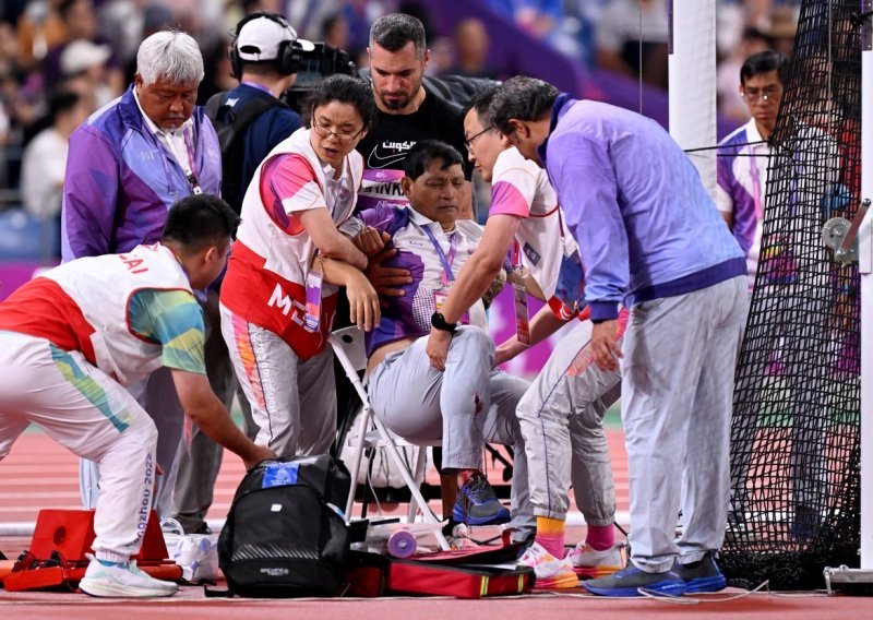 Za dlaku izbjegnuta tragedija na Azijskim igrama, kladivo je pogodilo suca