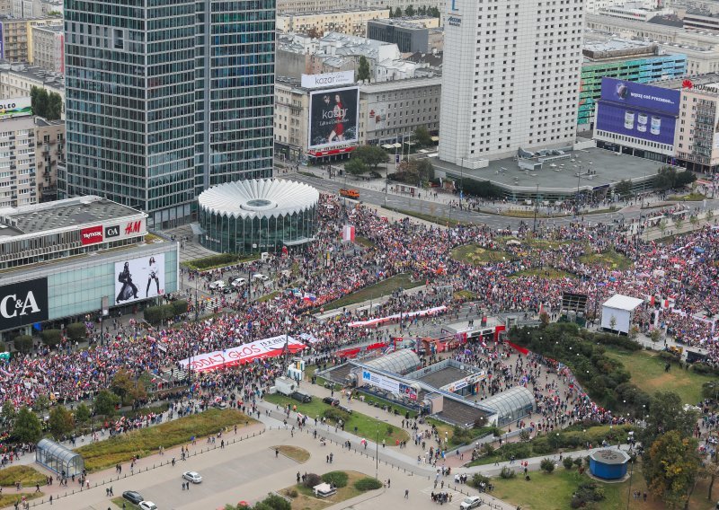 Milijun ljudi u Varšavi na prosvjedu protiv vlade: 'Ništa ne može zaustaviti ovu silu'