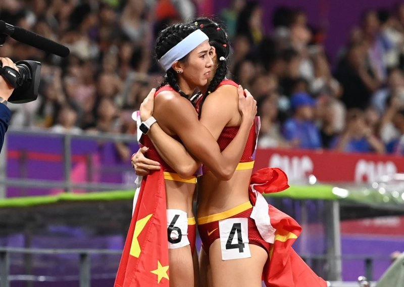 Ovo je fotografija vrhunskih kineskih sportašica koju je Peking cenzurirao