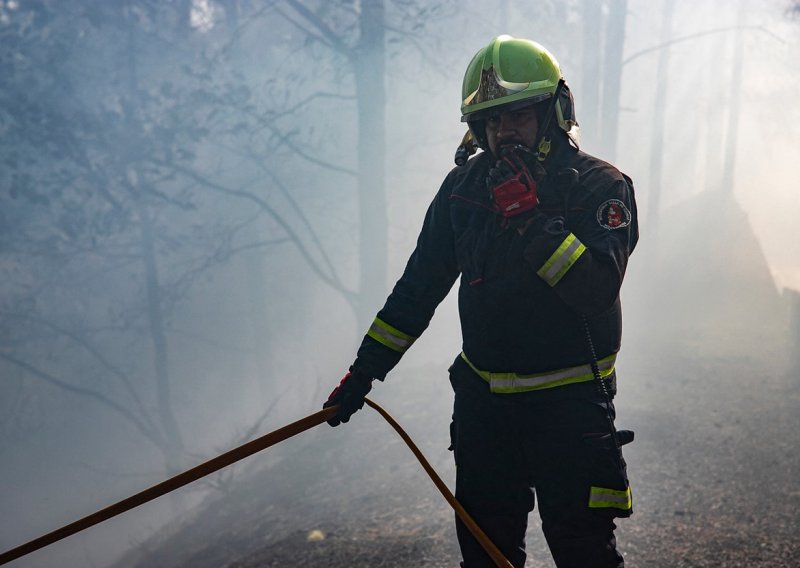 Tisuće evakuirane zbog ponovnog požara na Tenerifima