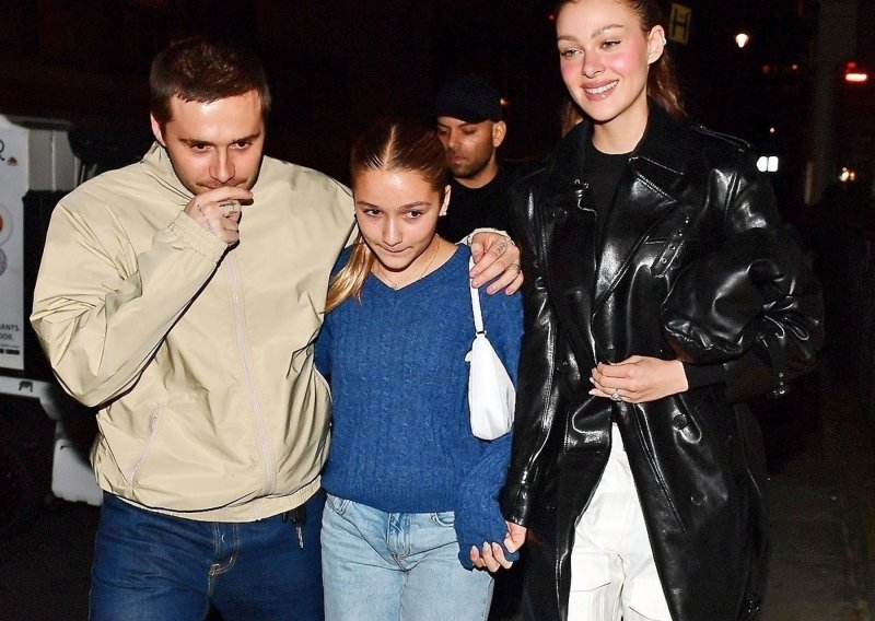 Mezimica u obitelji: Brooklyn i Nicola uživaju u druženju s Harper Beckham