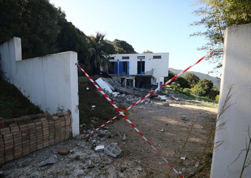 Plava noć na Korzici, više od 20 posjeda napadnuto eksplozivom