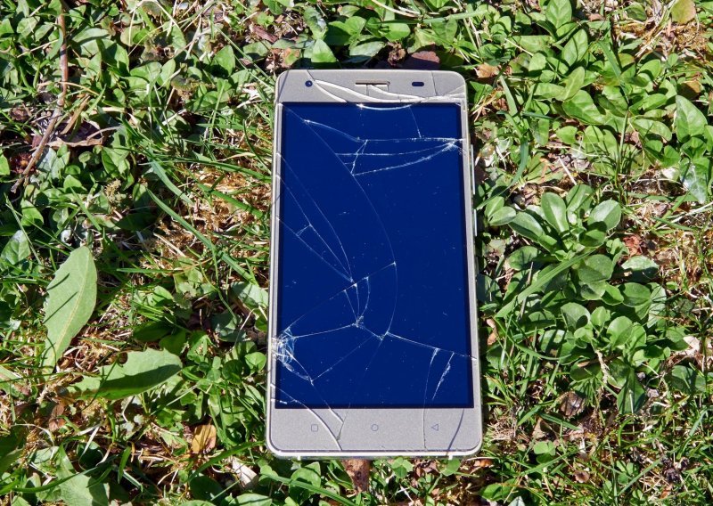Za pet godina će se ekrani na mobitelima moći sami popravljati?