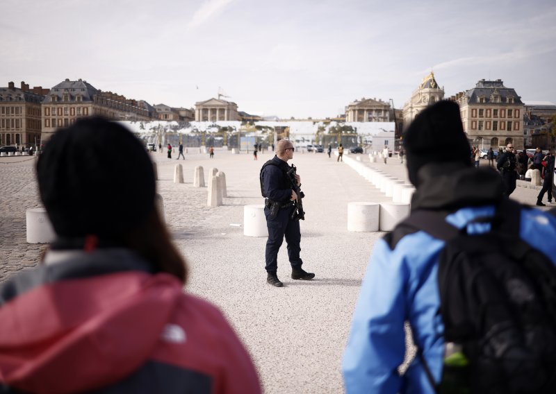 Versailles ponovno otvoren nakon sigurnosne prijetnje