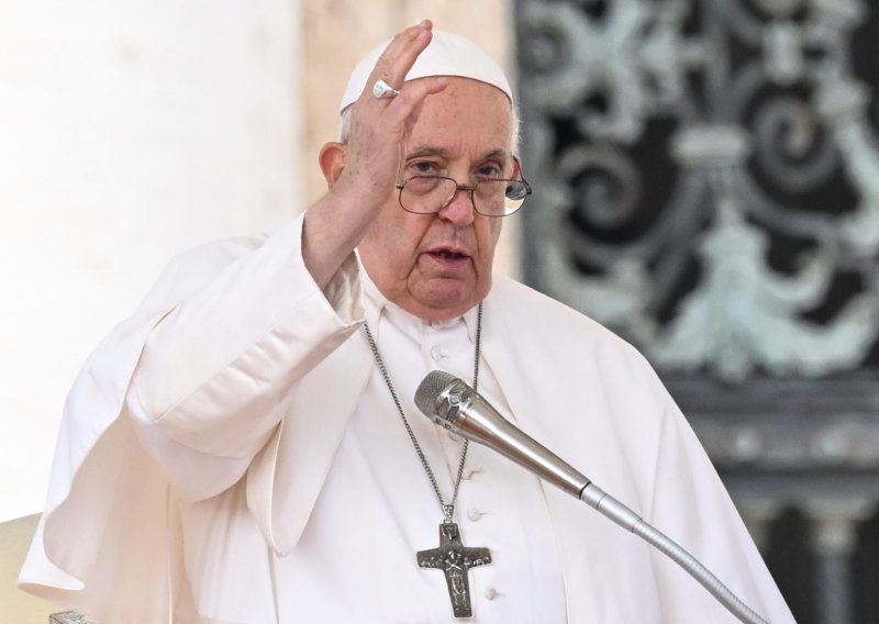 Dok rat u Gazi bjesni, papa Franjo predvodio molitvu za mir