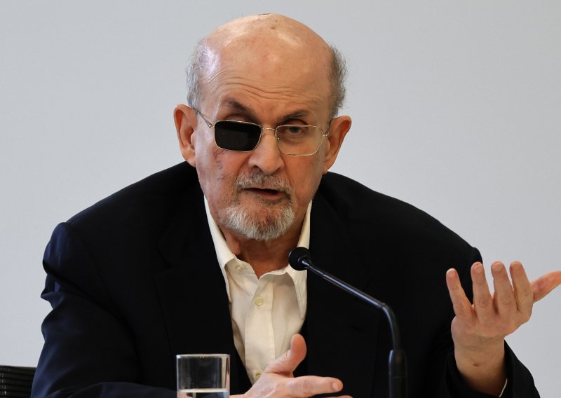 Salman Rushdie užasnut ratom: 'Pun sam loših predosjećaja'