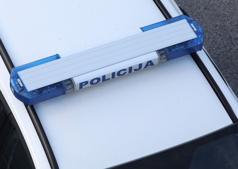 Alkoholizirana žena nasrnula na policajce u Požegi, uhićena je