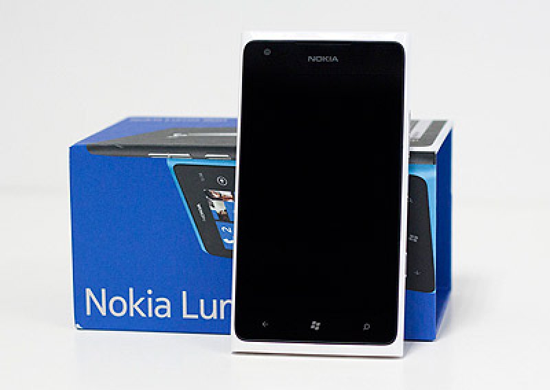 Nokia Lumia 900 - elegancija za velike ruke