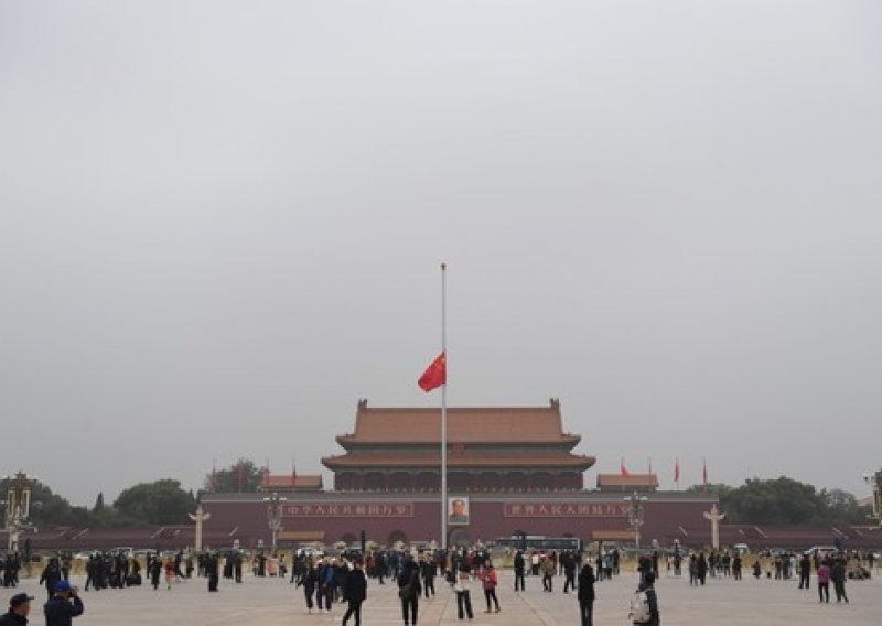 U Kini zastave na pola koplja, kremiran 'narodni premijer'