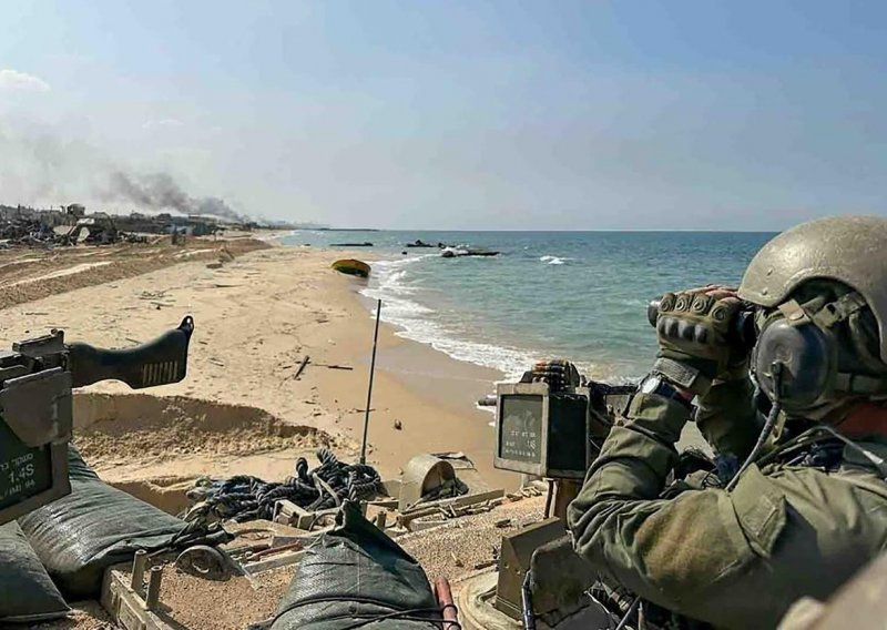 Izraelska vojska kaže da je preuzela 'operativnu kontrolu' nad lukom u Gazi