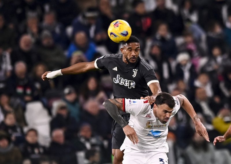 Juventus uz puno muke pobijedio Cagliari za povratak na sam vrh ljestvice