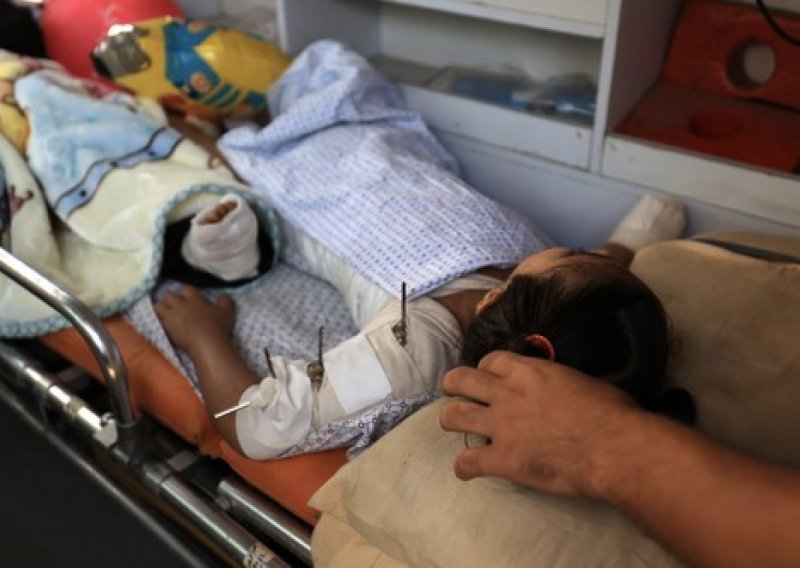 Prva skupina bolesne djece iz Gaze stigla u Egipat, uskoro putuju dalje