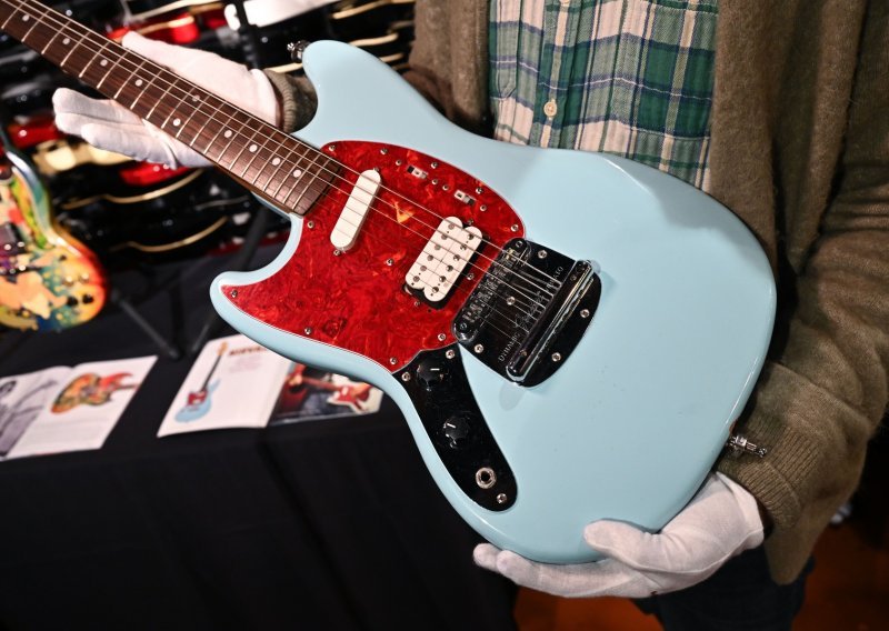 Gitara Kurta Cobaina prodana na aukciji za vrtoglavih 1,5 milijuna dolara