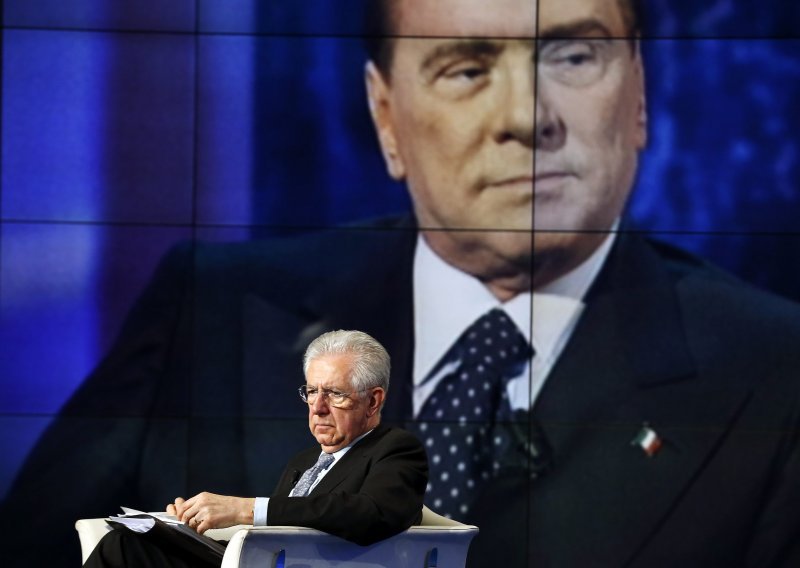 Monti optužio Berlusconija da kupuje Talijane pred izbore