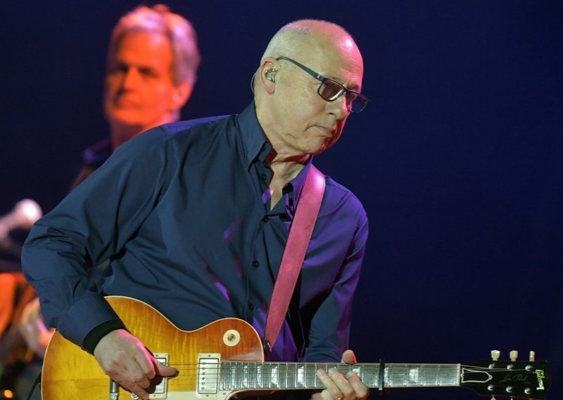 Mark Knopfler prodaje više od 120 gitara: 'Bit ću tužan gledajući ih kako odlaze'