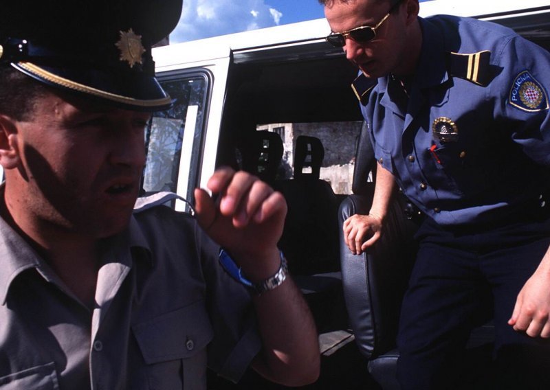 Siromašni policajci u BiH prijete štrajkom