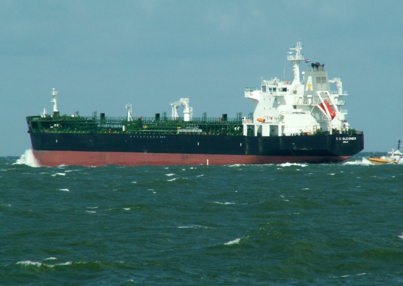 Havarija kod Lezbosa: Nestalo 13 članova posade potonulog teretnog broda