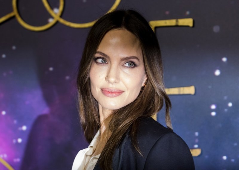 Angelina Jolie iskreno o svom modnom pothvatu: 'Vjerojatno ću izgubiti novac'