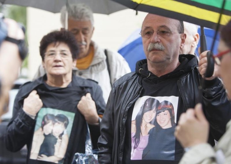'Policija osam godina zataškava smrt naših kćeri'