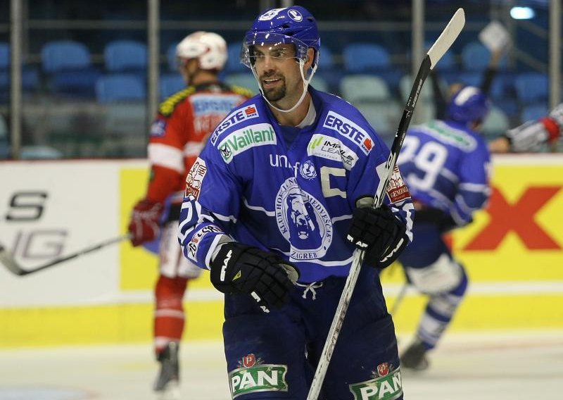 Medvescak secures playoff spot with 4-1 win over league leaders