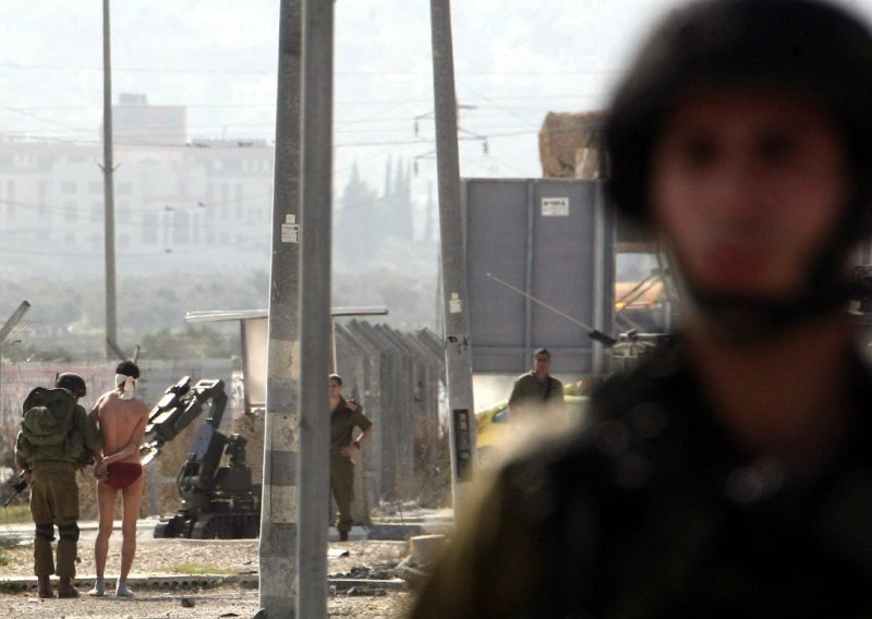 Hamas osudio Izrael zbog fotografija zatočenih Palestinaca u donjem rublju
