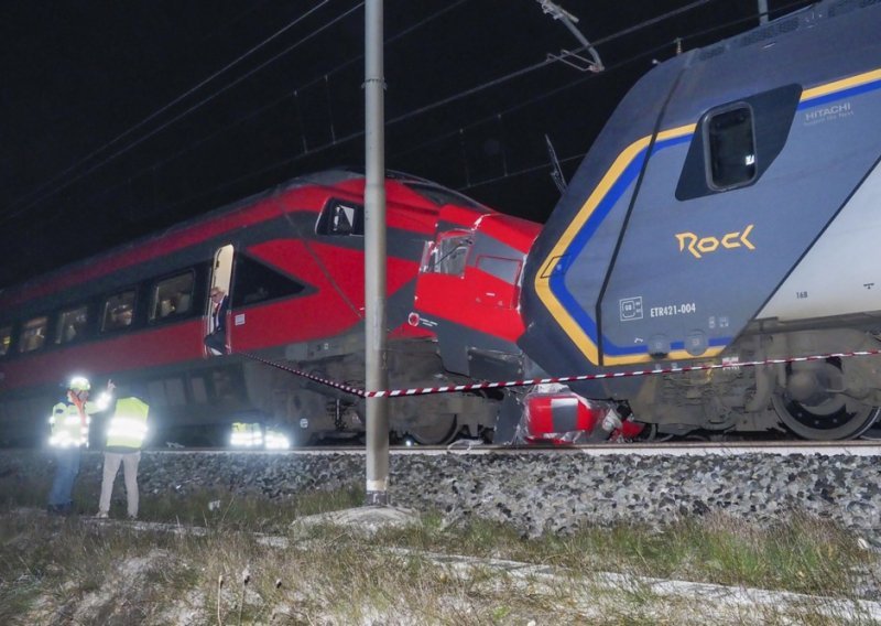 U Italiji se sudarila dva vlaka, ozlijeđeno najmanje 17 osoba