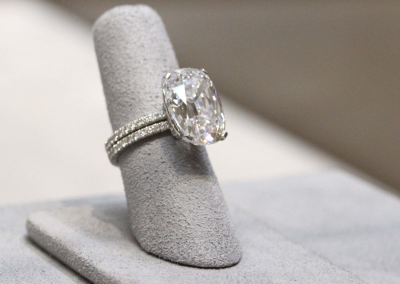 Nestali prsten u pariškom Ritzu vrijedan 750.000 eura pronađen u usisavaču