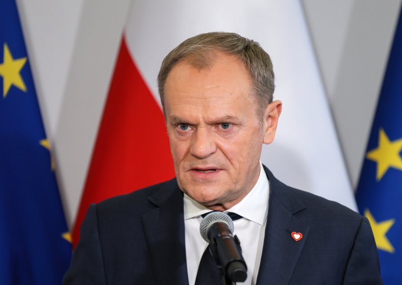 Poljski premijer izgubio glasanje o povjerenju, otvoren put vladi Donalda Tuska