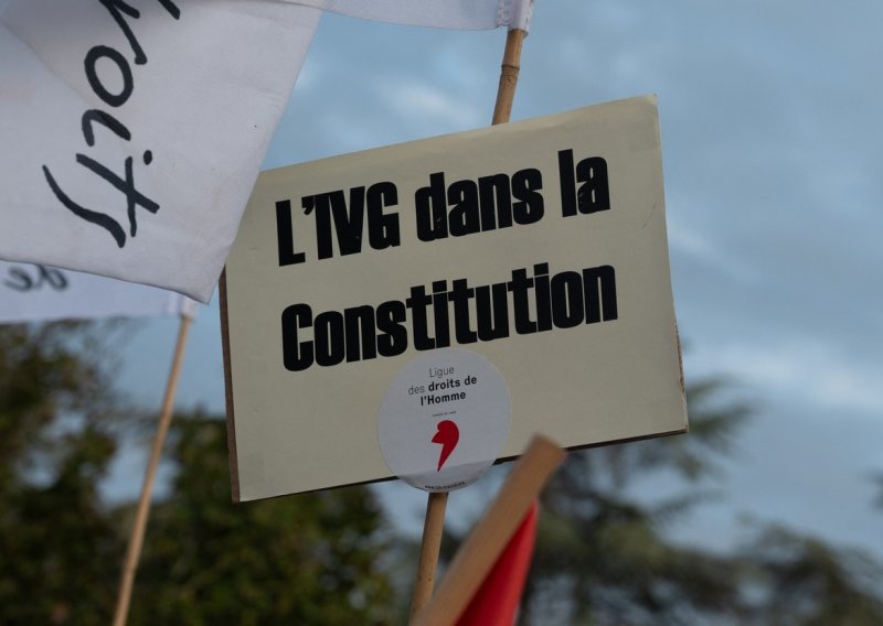 Francuska bi uskoro u ustav mogla upisati pravo na pobačaj